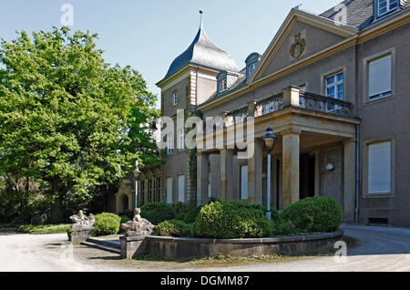 Il castello di Garath, sede del Peter Ustinov Foundation, Duesseldorf, nella Renania settentrionale-Vestfalia Foto Stock