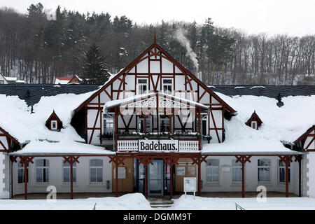 Storico hotel spa nella neve, Bad Suderode, northern Harz, Sassonia-Anhalt Foto Stock