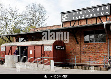 Deutsches Salzmuseum o Tedesco Museo del Sale, ingresso attraverso un carro ferroviario, Luneburg, Bassa Sassonia Foto Stock