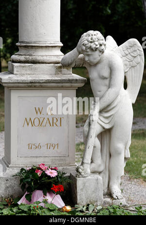 Tomba di Wolfgang Amadeus Mozart, San Marxer Friedhof cimitero, Biedermeier-cimitero, Vienna, Austria, Europa Foto Stock