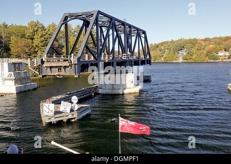 Ponte girevole in Parry Sound in 30.000 isole sul Lago Huron;vicino a Parry Sound Bruce in Ontario Canada America del Nord Foto Stock