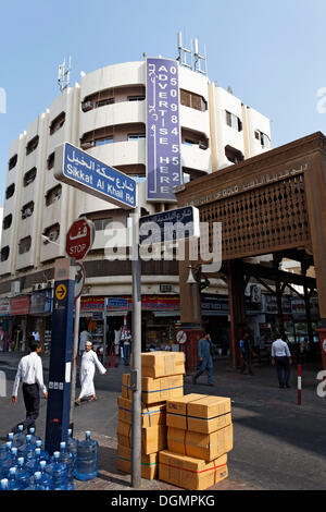 Ingresso al Gold Souk, Old Baladiya Road, Quartiere Deira, Dubai, Emirati Arabi Uniti, Medio Oriente e Asia Foto Stock