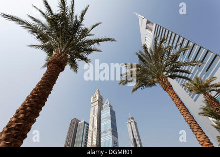 Grattacieli costruiti in diversi stili architettonici, Centro Finanziario Internazionale di Dubai, DIFC, Dubai, Emirati Arabi Uniti Foto Stock