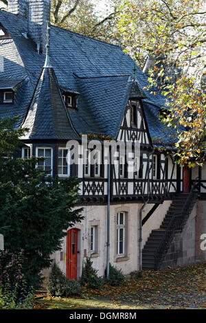 Schloss Eller castello, semi-edificio con travi di legno in cantiere di allevamento, Duesseldorf, nella Renania settentrionale-Vestfalia Foto Stock