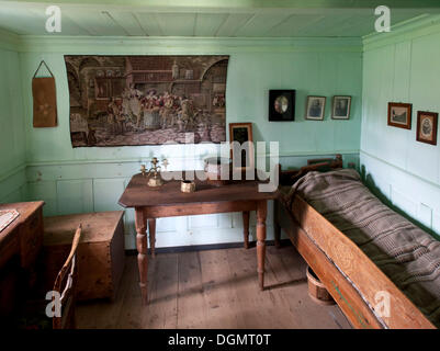 Interno di una vecchia casa di sod nel museo Skógar, Islanda, Europa Foto Stock