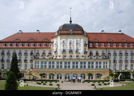 Grand Hotel sulla spiaggia del Mar Baltico resort di Sopot in Polonia. Foto Stock