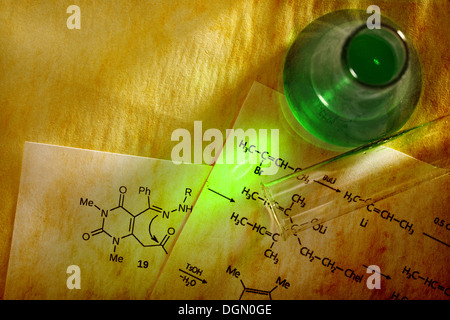 Chimica verde con formula di reazione Foto Stock