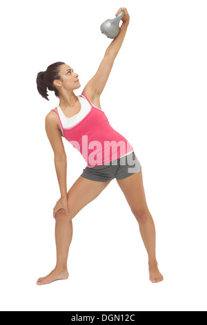 Attraente sportivo brunette holding kettlebell grigio Foto Stock