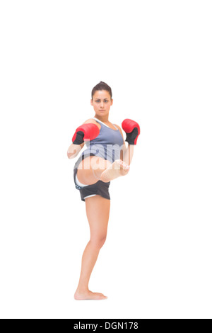 Sportivo gravi brunette kick boxing Foto Stock