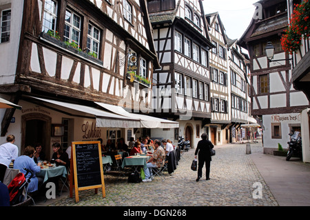 Pittoresche vecchie strade di La Petite France di Strasburgo Francia Foto Stock