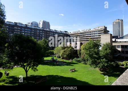 Giardino privato nel centro di Barbican, Londra, Regno Unito. Foto Stock