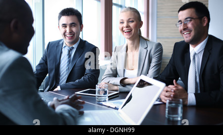 Immagine della gente di affari che interagiscono su sale riunioni Foto Stock