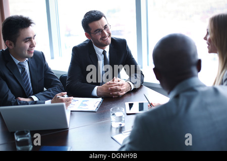 Immagine della gente di affari che interagiscono su sale riunioni Foto Stock