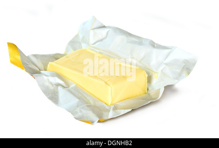 Burro giallo con pacchetto di carta poste su sfondo isolato Foto Stock