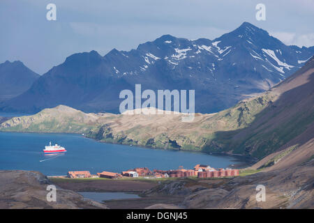 Shackleton a piedi, un ex Stromness stazione baleniera, MS Expedition, Expedition nave da crociera, Stromness Bay, Georgia del Sud e la Foto Stock