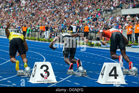 I 100 metri del runner Michael Framer, Kim Collins e Kemar Bailey-Cole subito dopo l'inizio della volata la concorrenza Foto Stock