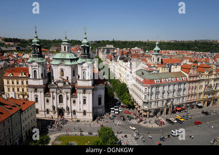 La Chiesa di San Nicola in Piazza della Città Vecchia, Staromestske namesti, Praga, Repubblica Ceca, Europa Foto Stock