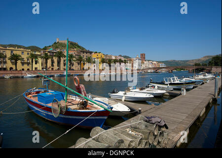 Barche a Bosa sul fiume Temo, Sardegna, Italia, Europa Foto Stock