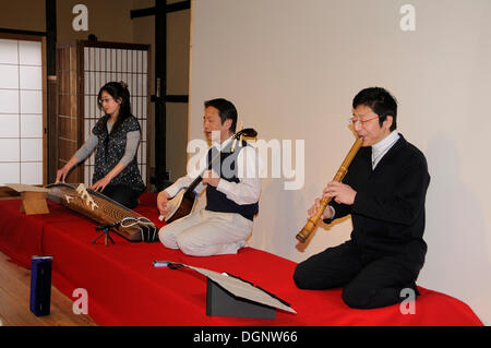 Shamisen player, Giapponese liuto, shakuhachi, il flauto di bambù e Koto player, Giapponese cetra, concerto di musica da camera di Nara-machi Foto Stock