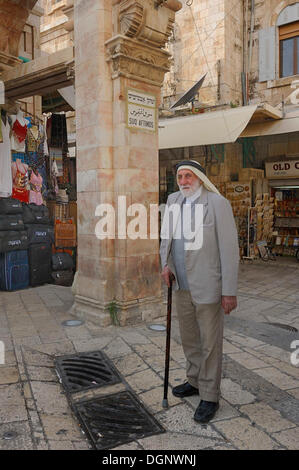 80-anno-vecchio uomo palestinese all'Muristan, Quartiere Cristiano, Gerusalemme, Israele, Asia Occidentale, Medio Oriente Foto Stock