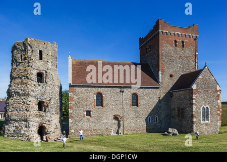 Inghilterra, Kent, Dover, il castello di Dover, Faro Romano aka Roman Pharos Foto Stock