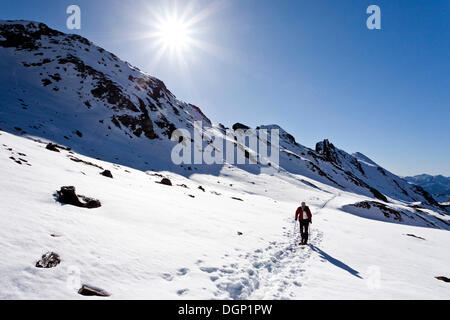 L'alpinista ascendente Wilde Kreuzspitze Montagna in Pfunderer montagne, Alto Adige, Italia, Europa Foto Stock