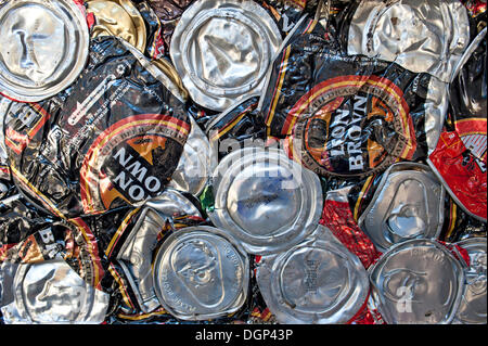 Premuto lattine per bevande, riciclaggio Foto Stock