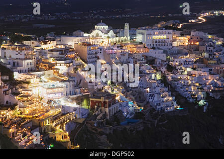 Fira di notte, SANTORINI, CICLADI Grecia, Europa Foto Stock