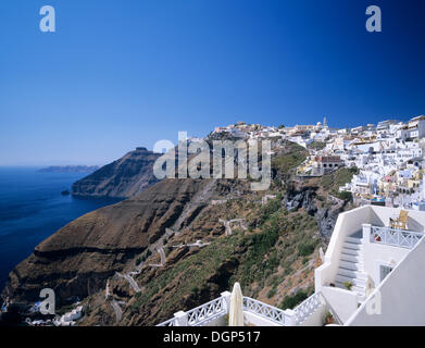 Vista su Fira e la caldera, SANTORINI, CICLADI Grecia, Europa Foto Stock