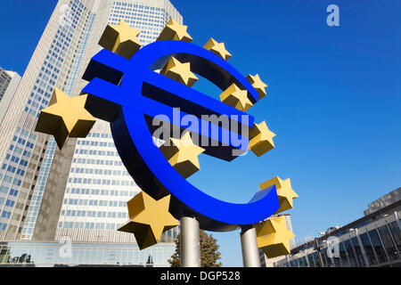 Simbolo Euro nella parte anteriore della Eurotower, Francoforte Hesse Foto Stock