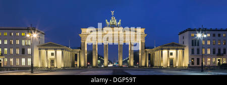 Porta di Brandeburgo Pariser Platz, nel quartiere Mitte di Berlino, Germania, Europa Foto Stock