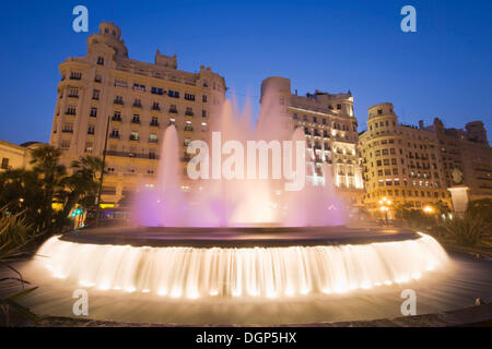 La fontana della Plaza del Ayunamiento square, Valencia, Comunidad Valenciana, Spagna, Europa Foto Stock