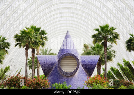 La scultura in L'Umbracle palm garden, Ciudad de las Artes y las Ciencias Città delle Arti e delle Scienze di Valencia Foto Stock