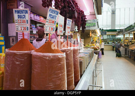 Piramidi di spezie, Mercado Central, Valencia, Comunidad Valenciana, Spagna, Europa Foto Stock