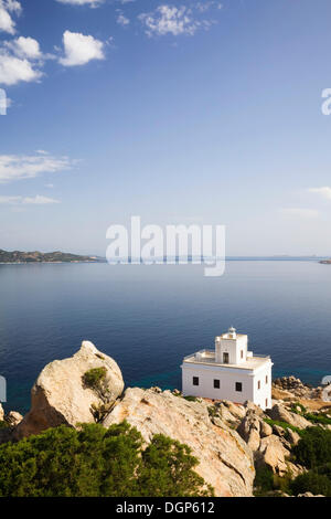 Lighthouse vicino a Punto Sardegna nel nord della Sardegna, Italia, Europa Foto Stock