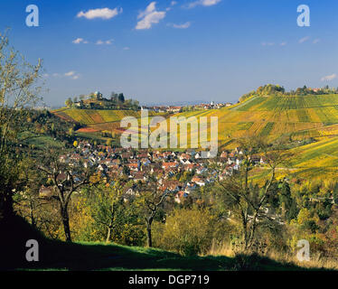 Mausoleo del Württemberg Rotenberg vicino al centro dei vigneti autunnali, Baden-Wuerttemberg Foto Stock