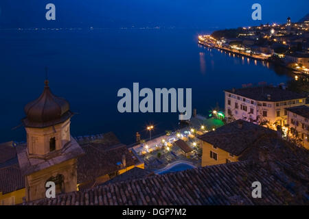 Limone di sera, il Lago di Garda, Lombardia, Italia, Europa Foto Stock