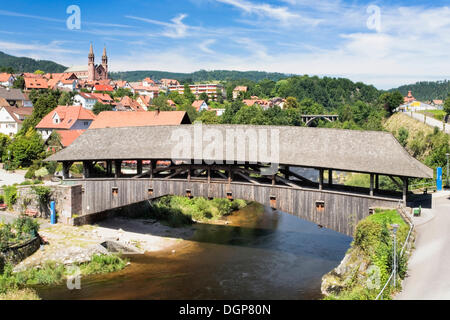 Storico ponte di legno in Forbach, valle Murg, Foresta Nera, Baden-Wuerttemberg Foto Stock