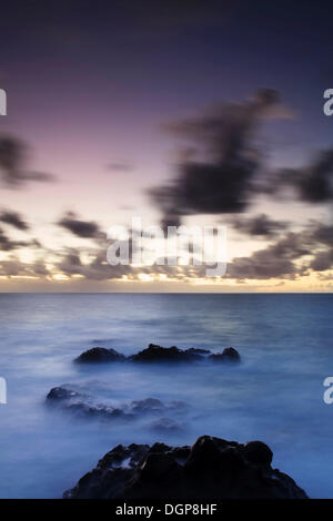 Tramonto sulla costa occidentale vicino a Los Hervideros, Lanzarote, Isole Canarie, Spagna, Europa Foto Stock