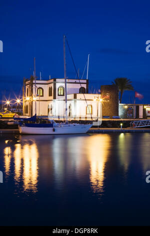 Bar uno in Playa Blanca, sulla Marina Rubicon, Lanzarote, Isole Canarie, Spagna, Europa Foto Stock