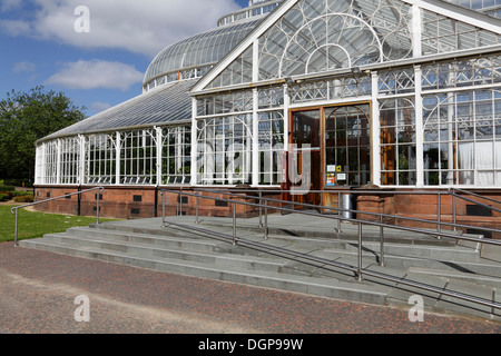 Giardini d'inverno attaccata al Palazzo del Popolo in Glasgow Green parco pubblico di Glasgow, Scotland, Regno Unito Foto Stock