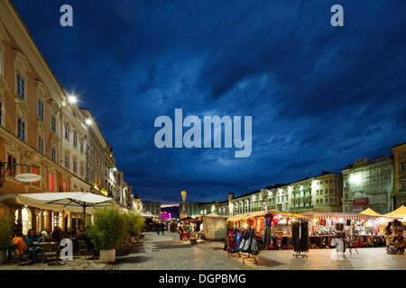 Mercato, Pflasterspektakel street art festival, Hauptplatz square, Linz, Austria superiore, Austria, Europa PublicGround Foto Stock