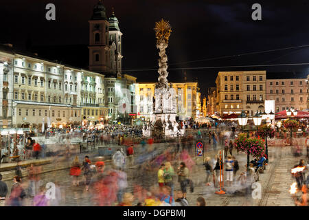 Pflasterspektakel street art festival, Hauptplatz square, Linz, Austria superiore, Austria, Europa PublicGround Foto Stock