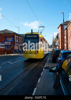 Oldham,Greater Manchester, UK. 24 ott 2013. Il test del nuovo tram Metrolink sistema attraverso Oldham. Questa sezione è dovuta ad aprire un po' di tempo in 2014. Credito: jozef mikietyn/Alamy Live News Foto Stock