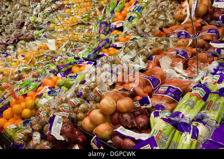 La frutta e la verdura in sezione supermercato. Foto Stock