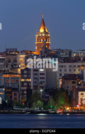 Torre di Galata in Beyoglu, Karakoey, Golden Horn, Istanbul, parte europea, Turchia, Europa PublicGround Foto Stock