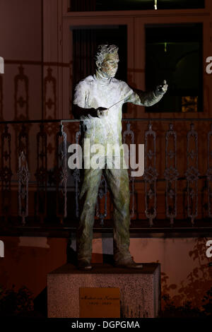 La memoria di Herbert von Karajan di fronte la sua casa dei genitori su Elisabethkai, Salisburgo, Austria, Europa PublicGround Foto Stock