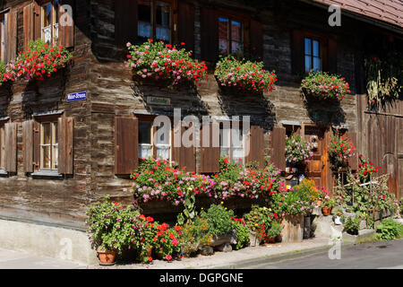 Vecchia casa in legno in Zollstrasse, Oberstdorf, Superiore Allgaeu, Allgaeu, Svevia, Baviera, PublicGround Foto Stock