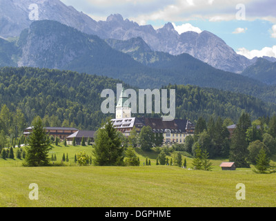 L'hotel e il castello di Elmau in Baviera Foto Stock