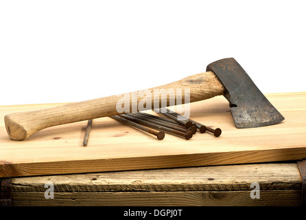 Vecchi strumenti utilizzati sulla scrivania in legno Foto Stock